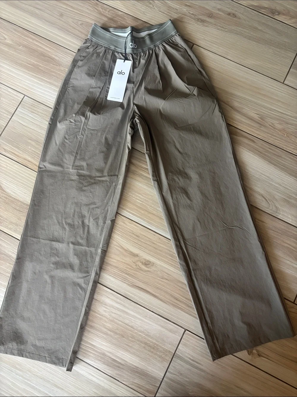 ALO Yoga Womens Olive Green REGULAR 30” length Suit Up Trousers
